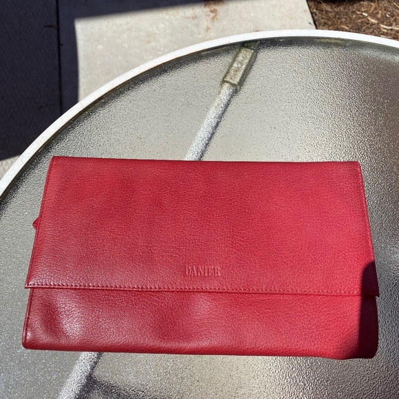 Travel wallet from Danier - Picture 1 of 2